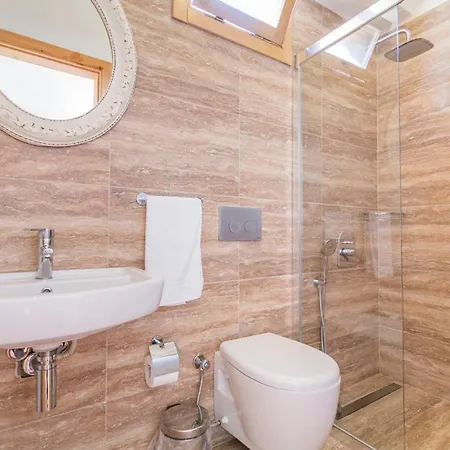 Sleeps 6 With Pool Air Con And Wifi * Keciler