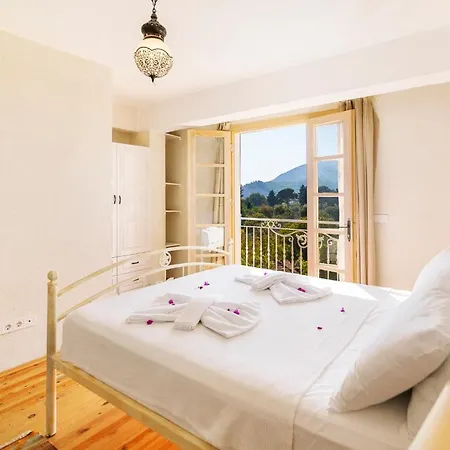 Sleeps 6 With Pool Air Con And Wifi Βίλα